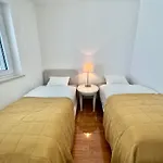 Apartman In 41208 *