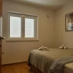 Apartman In 41208 *